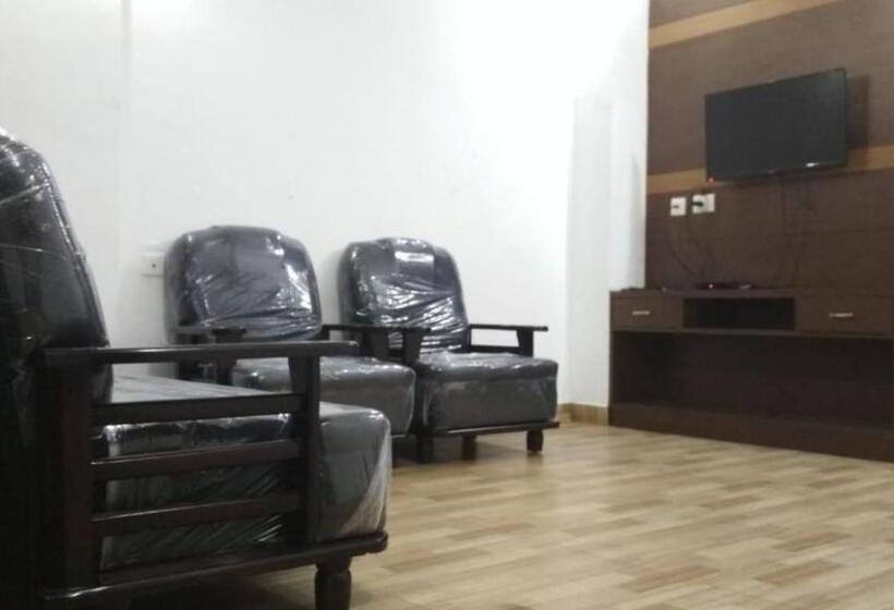 בית מלון כפרי Queens Tourist Home