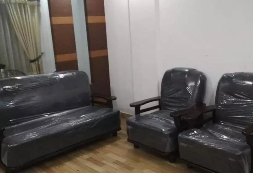 Hotelli Queens Tourist Home