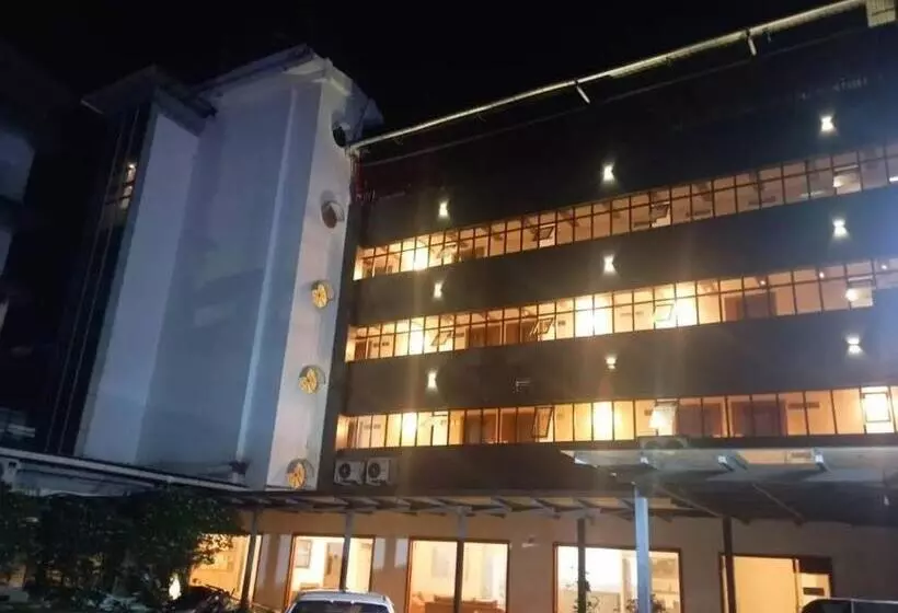 Hotelli Queens Tourist Home