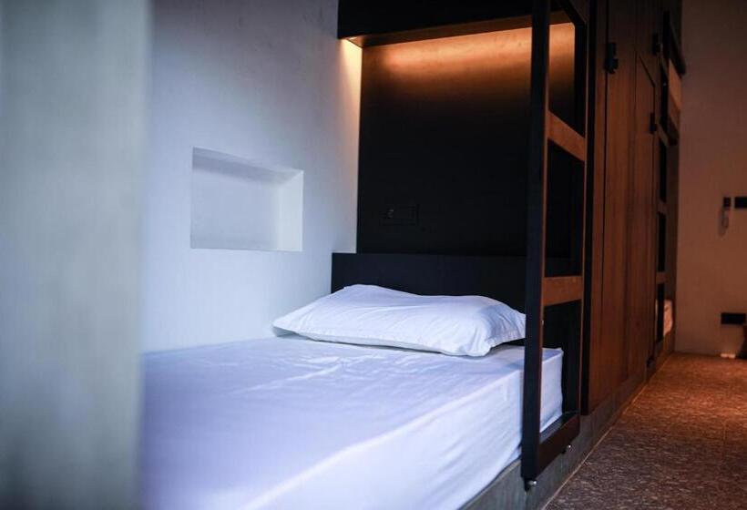 فندق The Salty Pelican Yoga & Surf Retreat