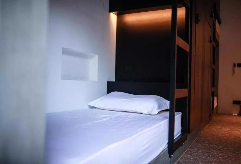 Hotelli The Salty Pelican Yoga & Surf Retreat