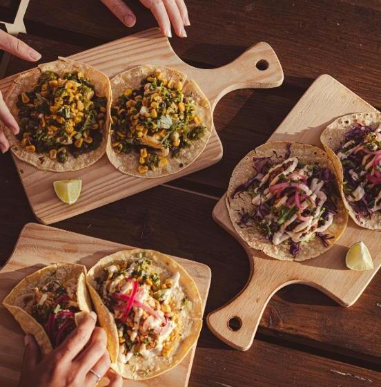 فندق The Salty Pelican Yoga & Surf Retreat