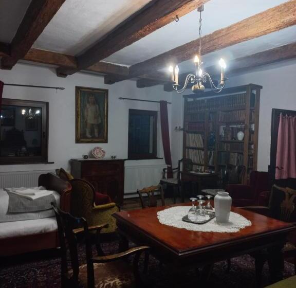 פנסיון La Amadeus & Monica