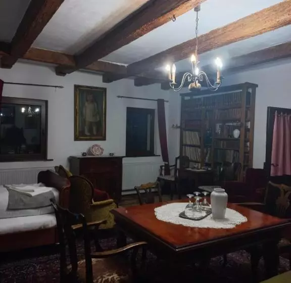 Majatalo La Amadeus & Monica