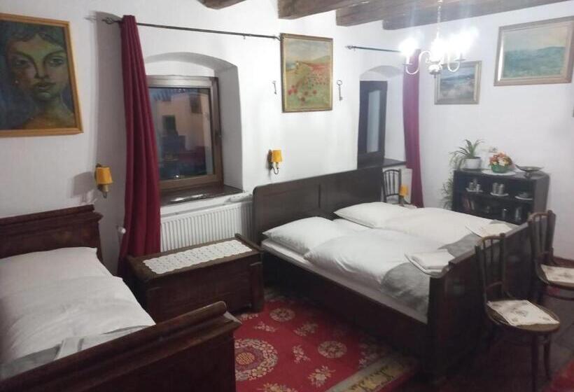 פנסיון La Amadeus & Monica