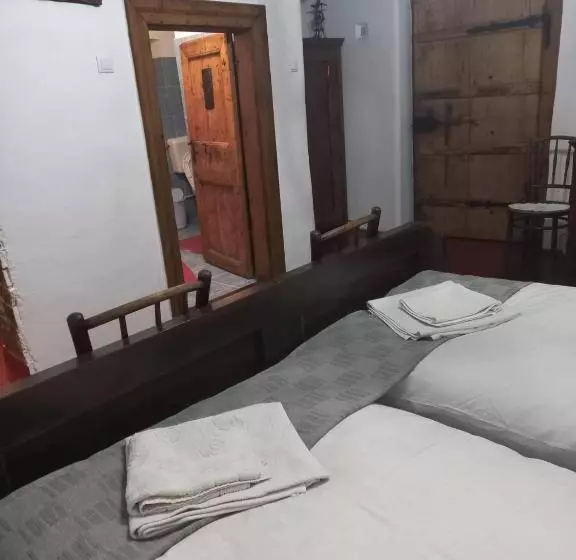 Majatalo La Amadeus & Monica