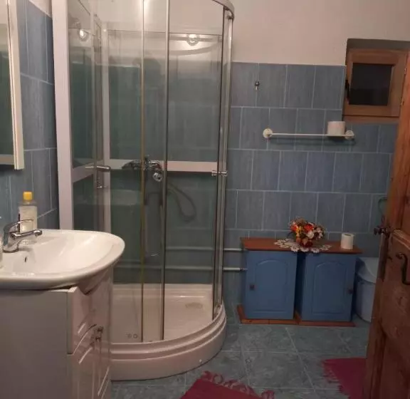 Majatalo La Amadeus & Monica