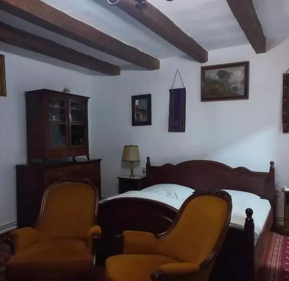 Majatalo La Amadeus & Monica