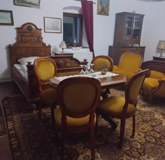 פנסיון La Amadeus & Monica