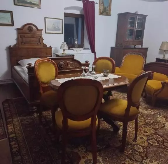 Majatalo La Amadeus & Monica