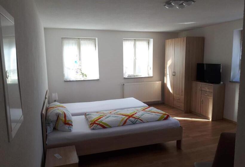 פנסיון Monteurhotel B27