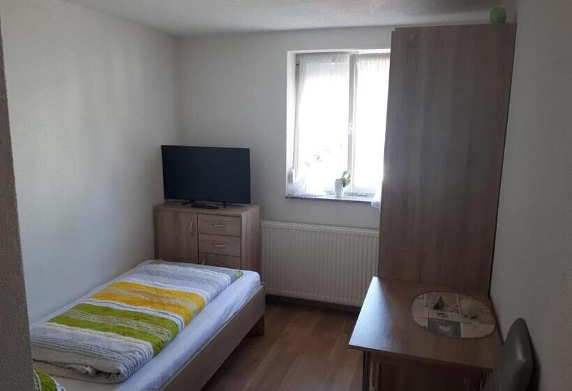 פנסיון Monteurhotel B27