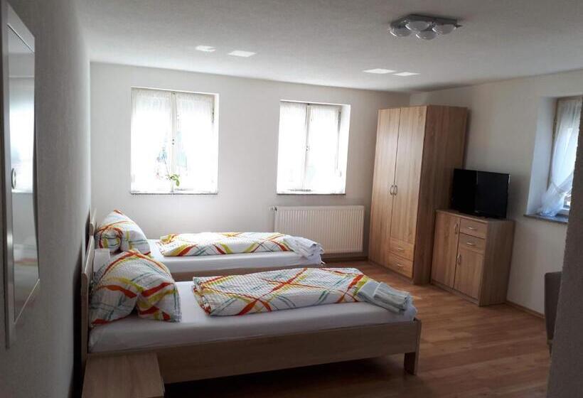 פנסיון Monteurhotel B27