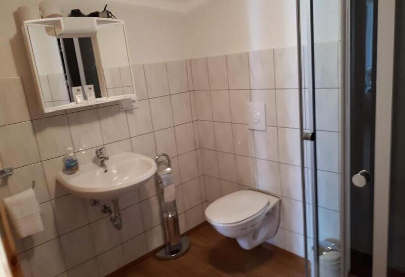 פנסיון Monteurhotel B27