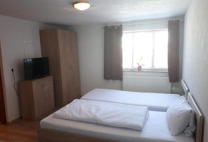 פנסיון Monteurhotel B27