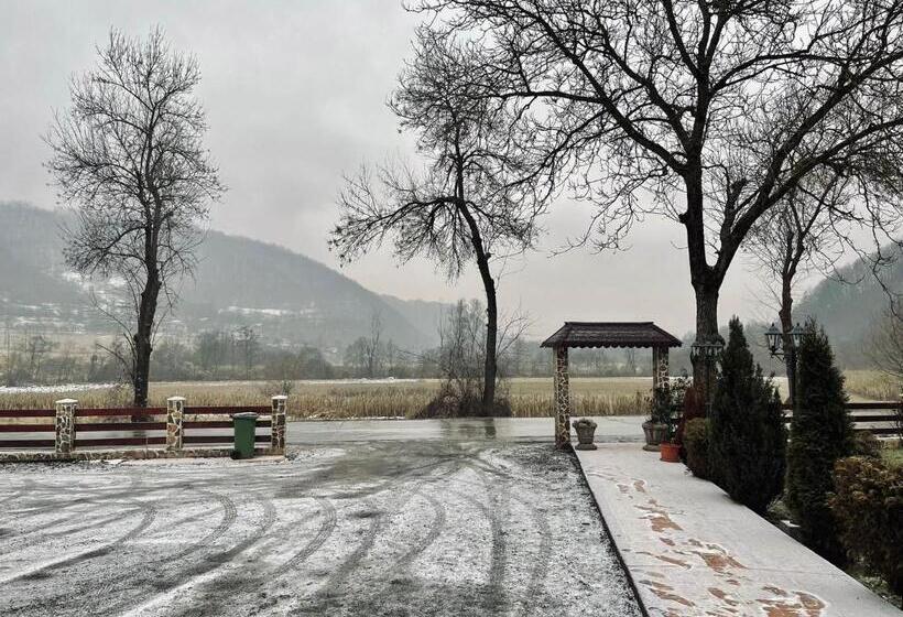 بنسيون Poarta Apusenilor