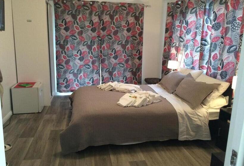 Пансион Scout Hall