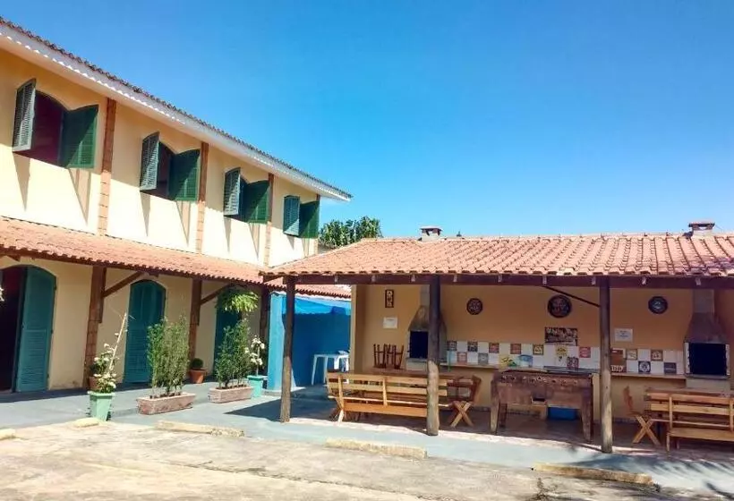 Retkeilymaja Residencial Rosi