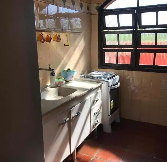 Retkeilymaja Residencial Rosi