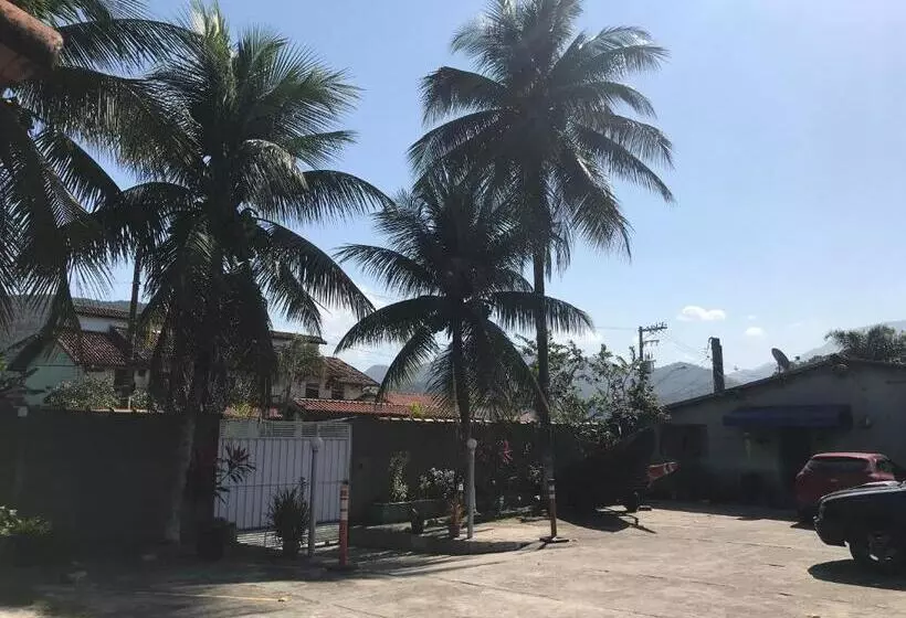 Retkeilymaja Residencial Rosi