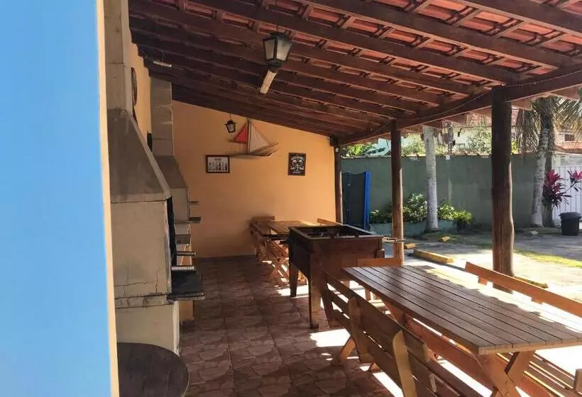 Retkeilymaja Residencial Rosi