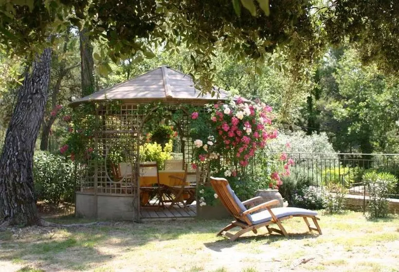 Aamiaismajoitus (B&B) Le Mas De La Pinède