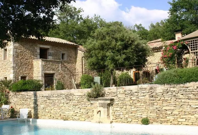 Aamiaismajoitus (B&B) Le Mas De La Pinède