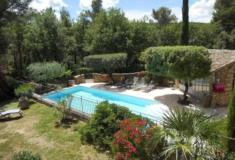 Aamiaismajoitus (B&B) Le Mas De La Pinède