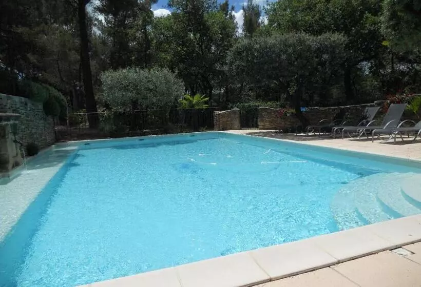 Aamiaismajoitus (B&B) Le Mas De La Pinède