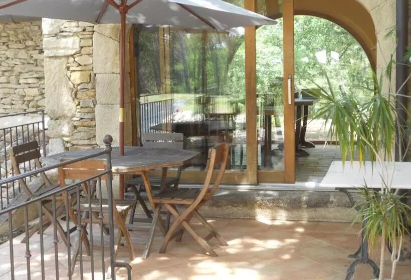 Aamiaismajoitus (B&B) Le Mas De La Pinède