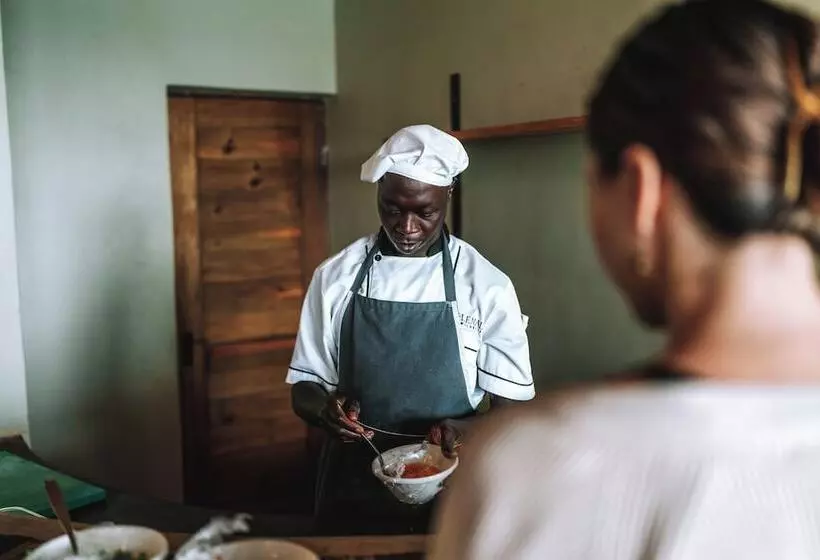 هتل Adrift River Club