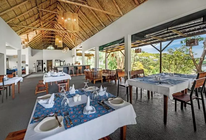 هتل Adrift River Club