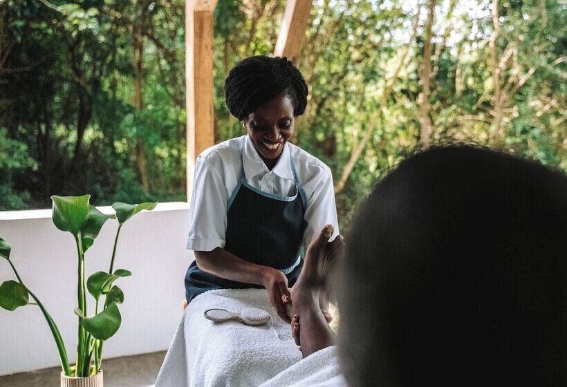 هتل Adrift River Club