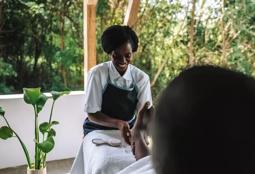 هتل Adrift River Club