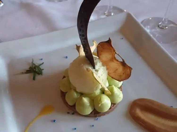 Hotelli Aux Vieux Arceaux