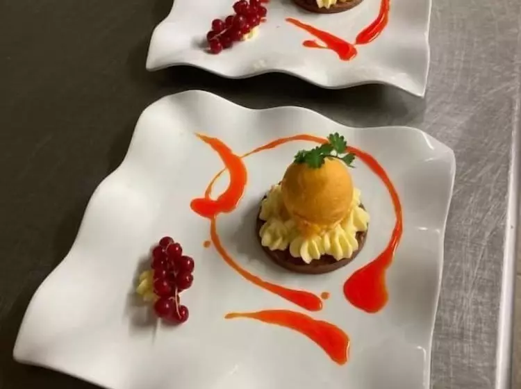 Hotelli Aux Vieux Arceaux