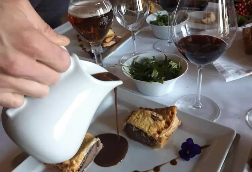 Hotelli Aux Vieux Arceaux