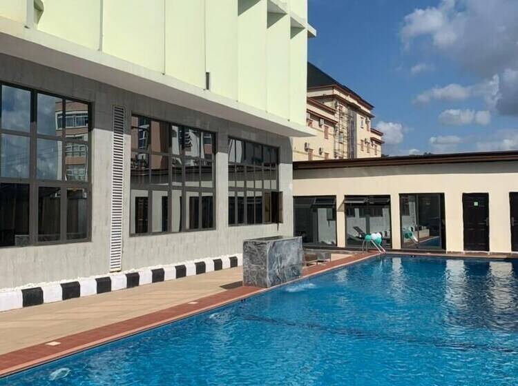 هتل De Silver Green Luxury