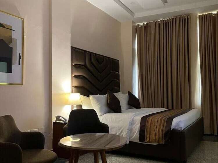 هتل De Silver Green Luxury