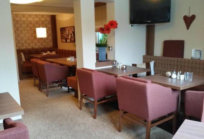 ホテル Garni   Restaurant Kaminstube