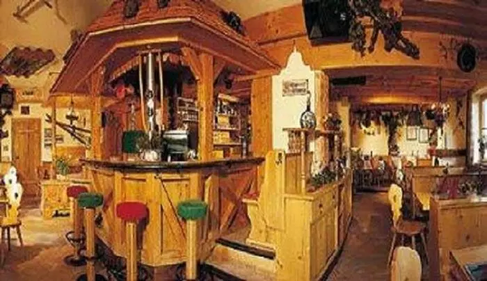 ホテル Garni   Restaurant Kaminstube