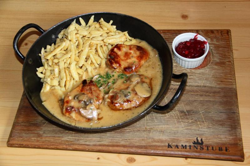 ホテル Garni   Restaurant Kaminstube