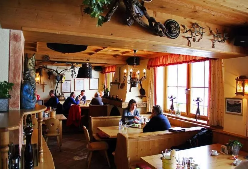 ホテル Garni   Restaurant Kaminstube