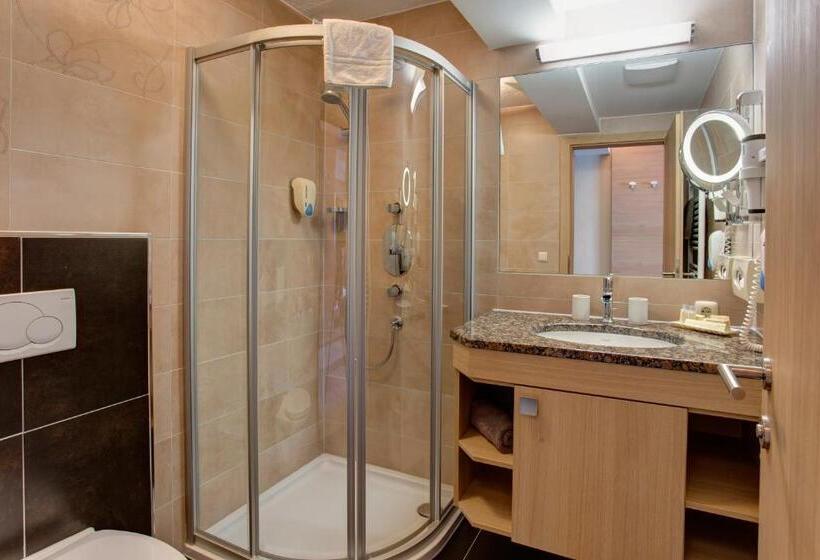 ホテル Garni   Restaurant Kaminstube