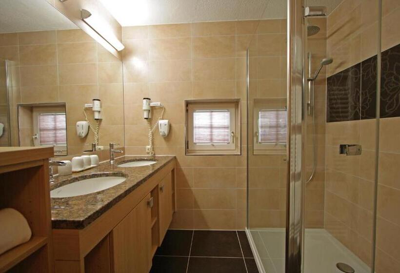 ホテル Garni   Restaurant Kaminstube