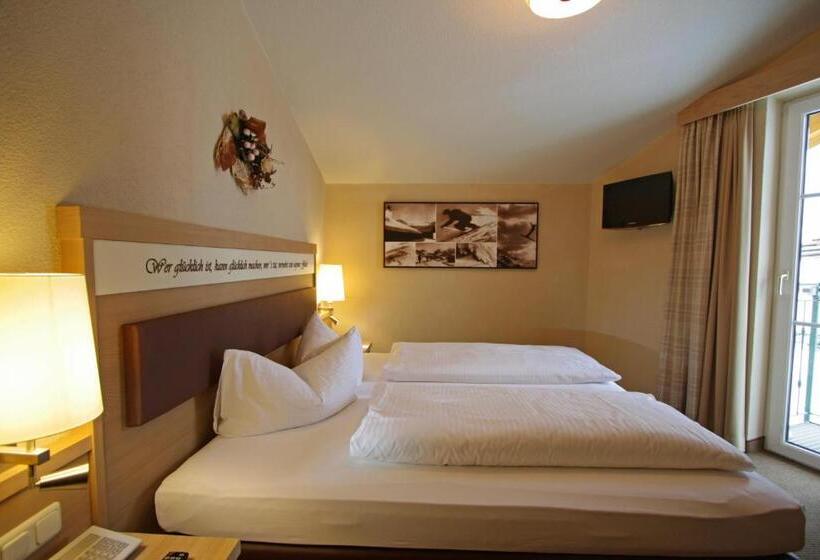 ホテル Garni   Restaurant Kaminstube