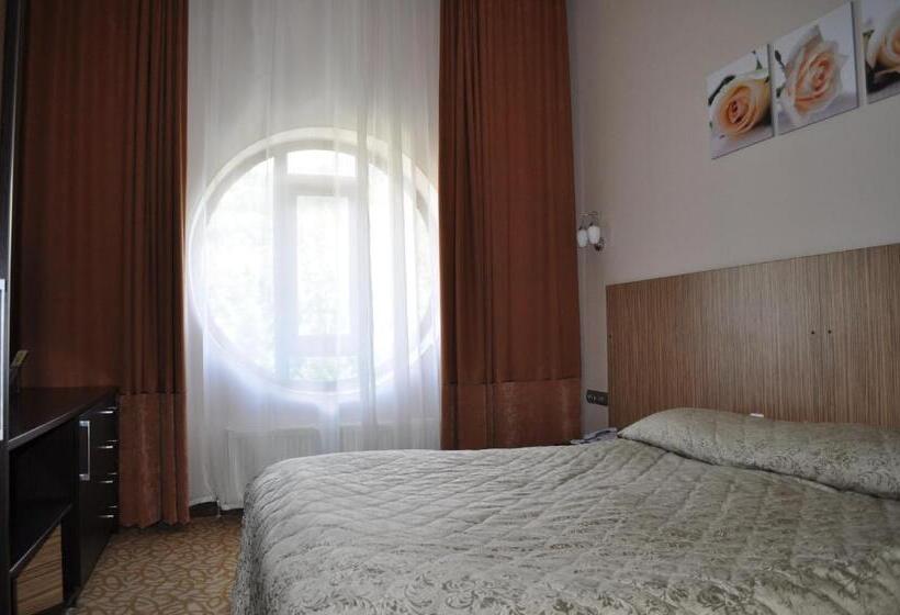 هتل Kapriz Karakol