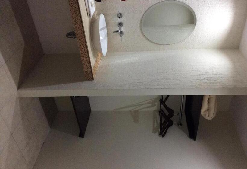 호텔 La Media Luna Inn