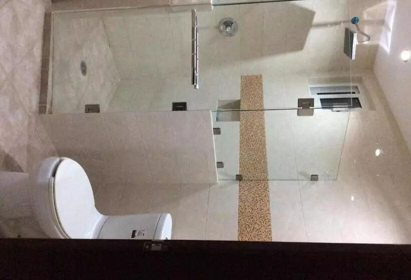 Hotelli La Media Luna Inn