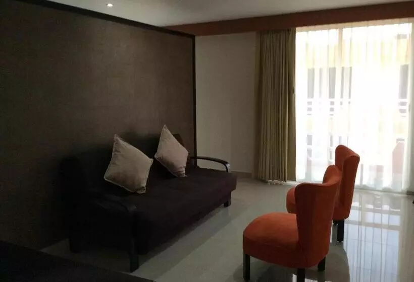 Hotelli La Media Luna Inn